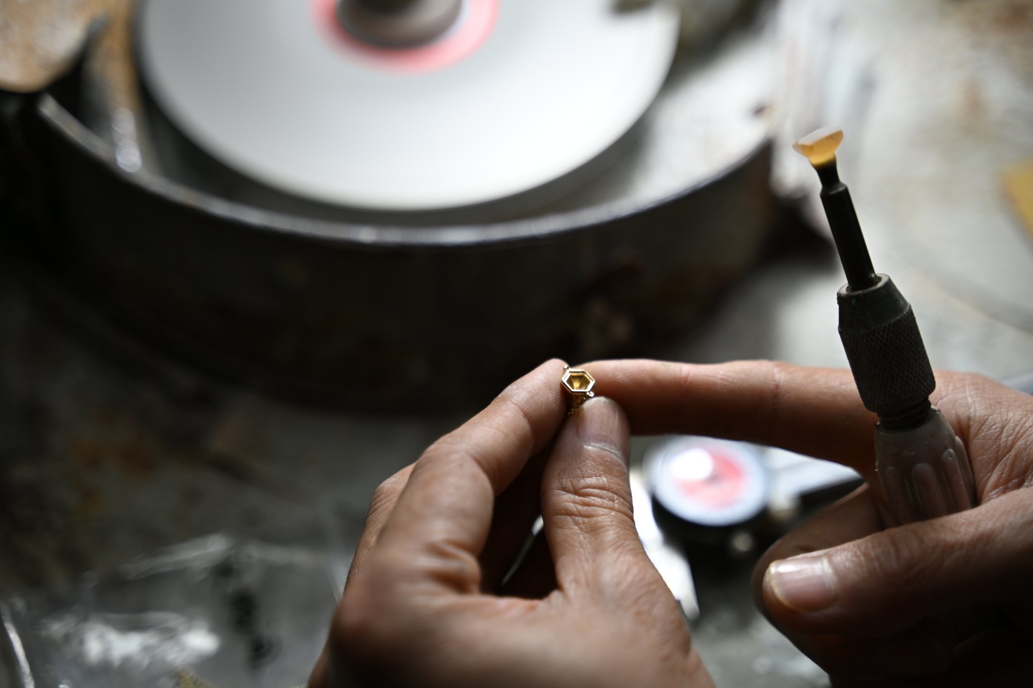 The Legacy of Parfum Returns: A Symphony of Elegance and Feminity 3 EJI is a Hong Kong based jewellery manufacturer specializing in diamond gold jewellery with over 30 years of experience providing bespoke, oem and wholesale serive etc
