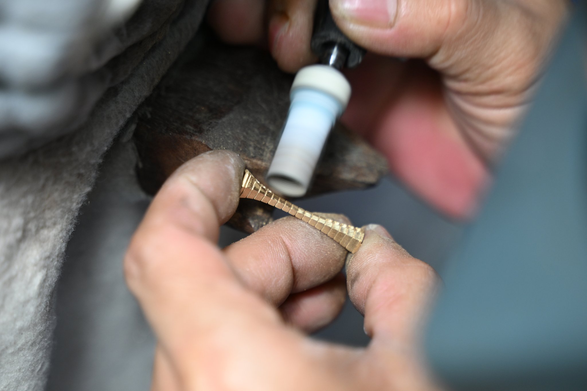 The Legacy of Parfum Returns: A Symphony of Elegance and Feminity 6 EJI is a Hong Kong based jewellery manufacturer specializing in diamond gold jewellery with over 30 years of experience providing bespoke, oem and wholesale serive etc