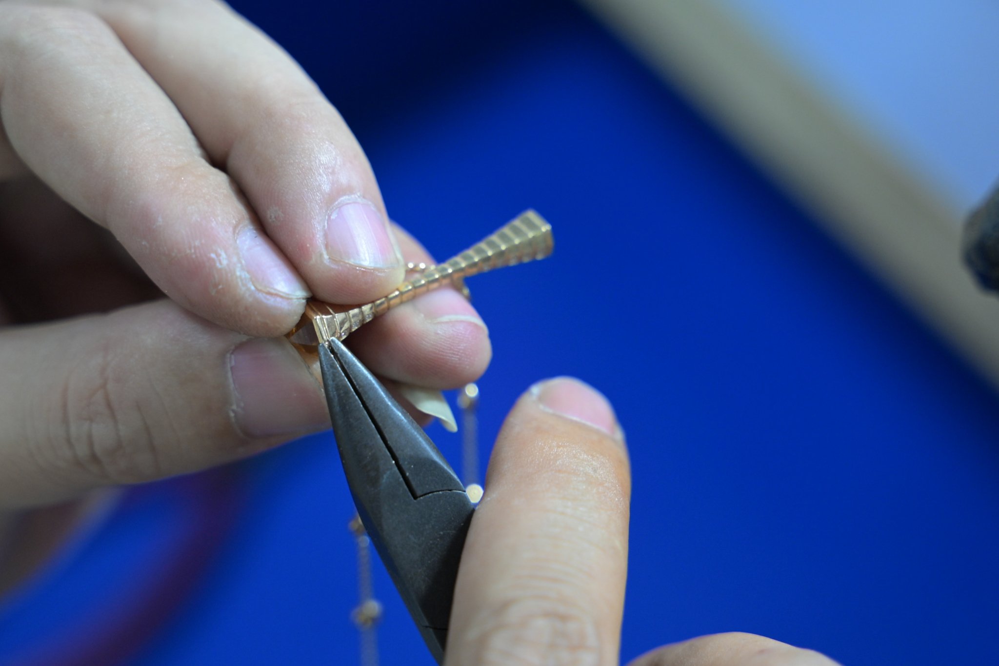 The Legacy of Parfum Returns: A Symphony of Elegance and Feminity 8 EJI is a Hong Kong based jewellery manufacturer specializing in diamond gold jewellery with over 30 years of experience providing bespoke, oem and wholesale serive etc