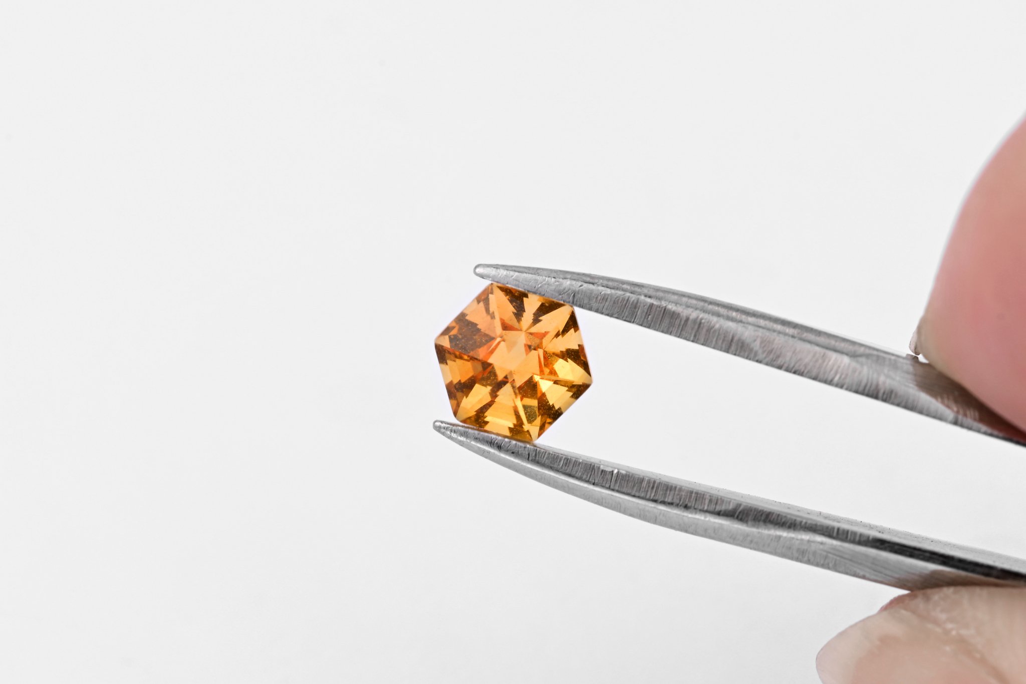 The Legacy of Parfum Returns: A Symphony of Elegance and Feminity 2 EJI is a Hong Kong based jewellery manufacturer specializing in diamond gold jewellery with over 30 years of experience providing bespoke, oem and wholesale serive etc