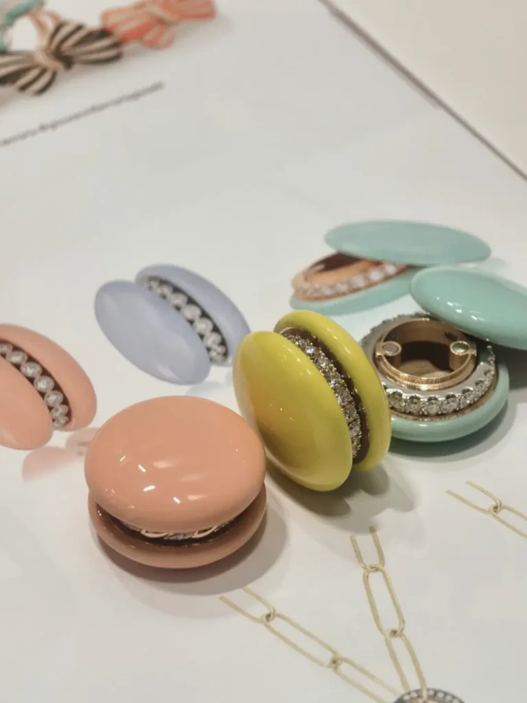 EJI 在 2025 年維琴察珠寶展大放異彩:榮登《2027 珠寶趨勢手冊》 3 Macarons style jewellery featured on Trendbook 2027
